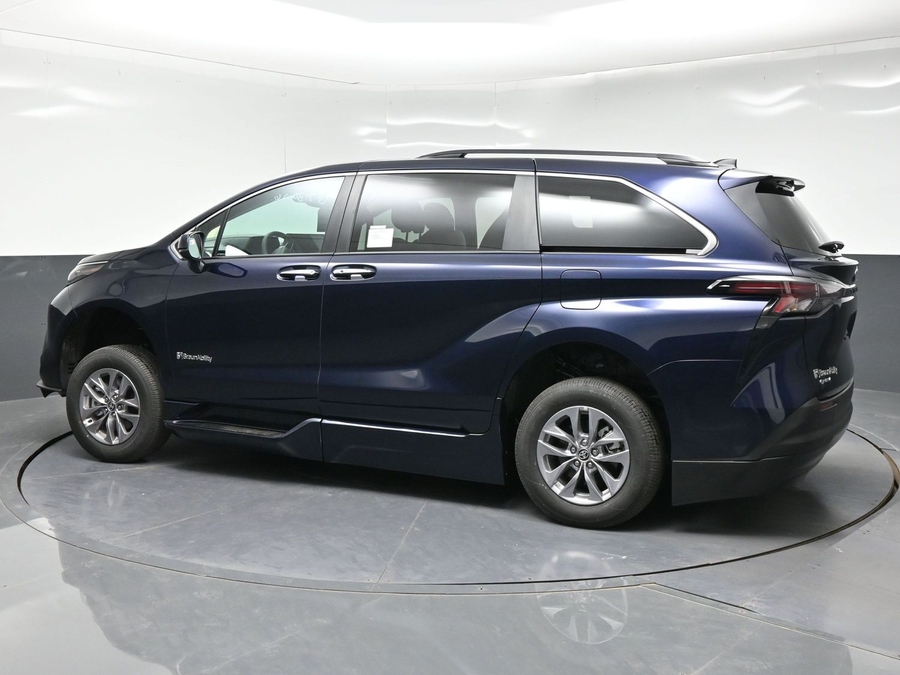 2026 Toyota Sienna XLE - Photo 23