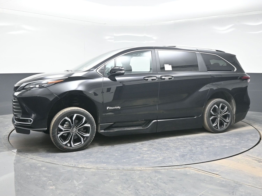 Black Toyota Sienna image number 2