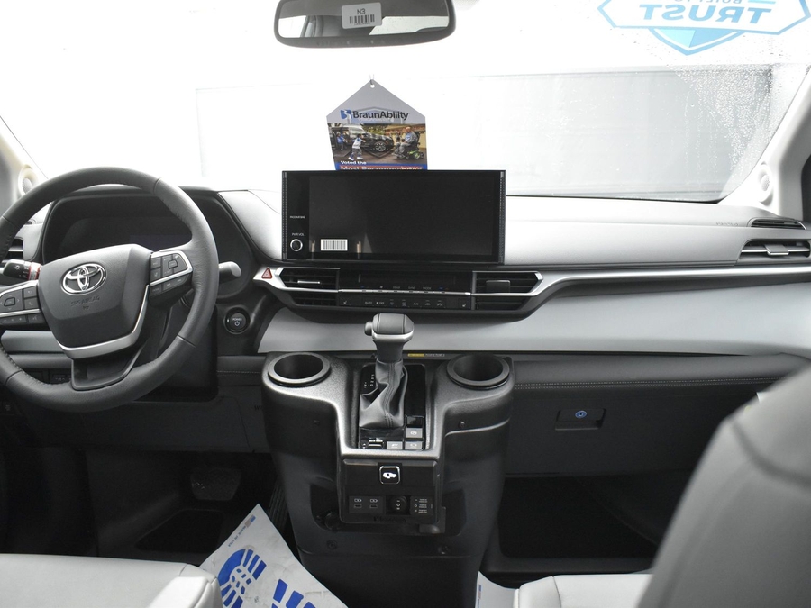 New 2025 Toyota Sienna Hybrid XLE PLUS - BraunAbility Side Entry Entry Fold Out Automatic Ramp