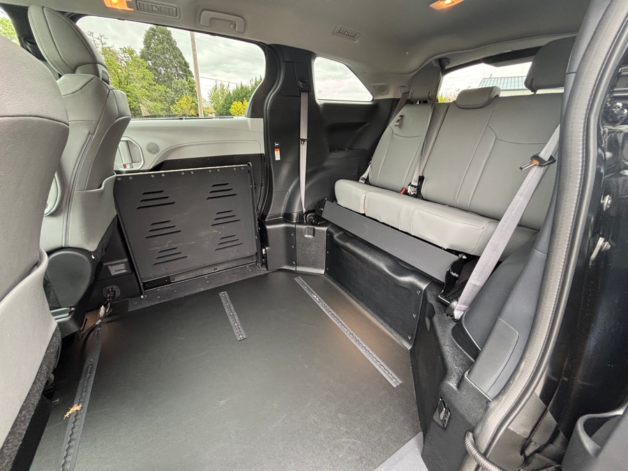 Used 2025 Toyota Sienna Hybrid XLE - BraunAbility Side Entry Entry Fold Out Automatic Ramp