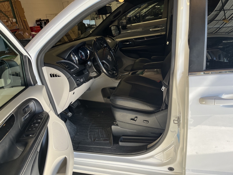 Used 2019 Dodge Grand Caravan SXT - DRIVERGE Side Entry Entry Fold Out Automatic Ramp