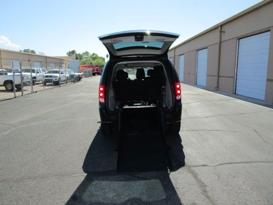 Used 2014 Dodge Grand Caravan American Value Package - Freedom Rear Entry Entry Fold Out Manual Ramp