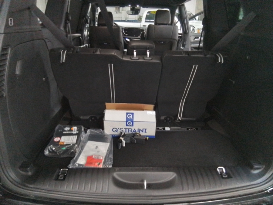 Black Chrysler Pacifica image number 43