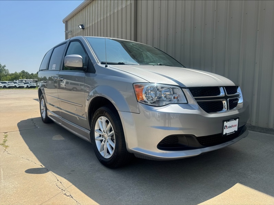 Used 2015 Dodge Grand Caravan SXT - BraunAbility Side Entry Fold Out Automatic Ramp