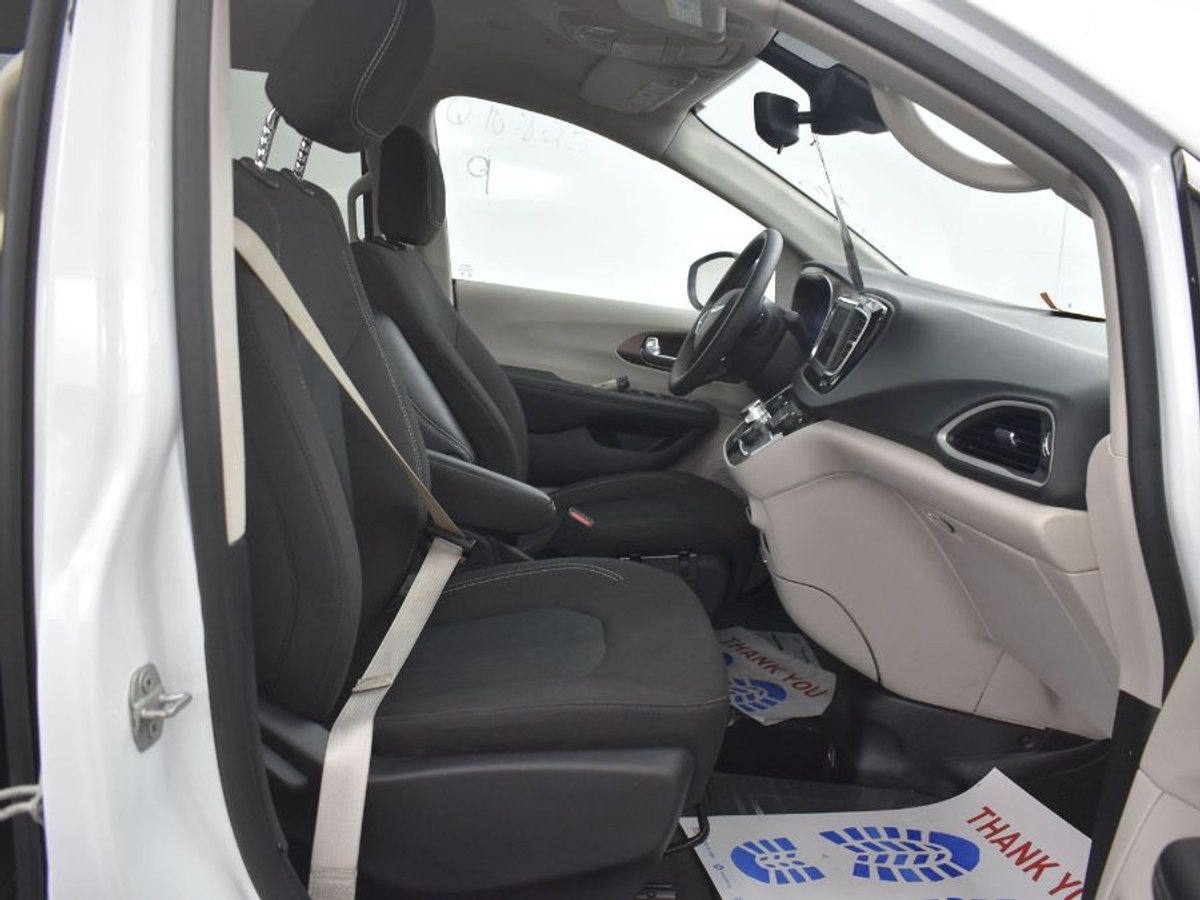 2023 CHRYSLER VOYAGER - Image 9