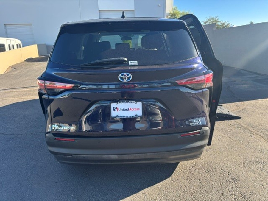 Used 2021 Toyota Sienna Hybrid XLE - BraunAbility Side Entry Fold Out Automatic Ramp