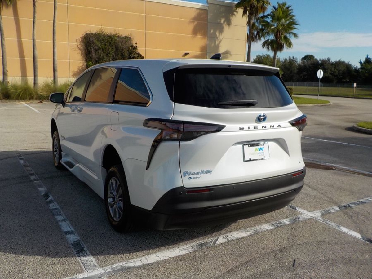 2025 TOYOTA SIENNA - Image 6