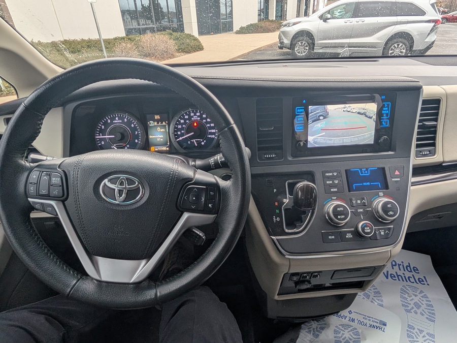 Used 2017 Toyota Sienna XLE Base -  Side Entry Entry In Floor Manual Ramp