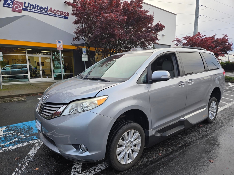Used 2013 Toyota Sienna Limited - VMI Side Entry Entry In Floor Automatic Ramp