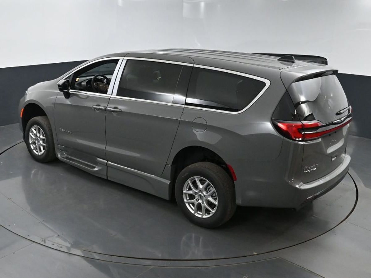 2025 CHRYSLER PACIFICA - Image 25