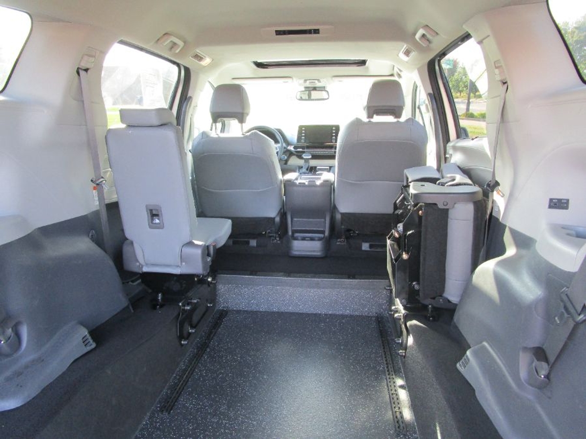 2024 TOYOTA SIENNA - Image 9