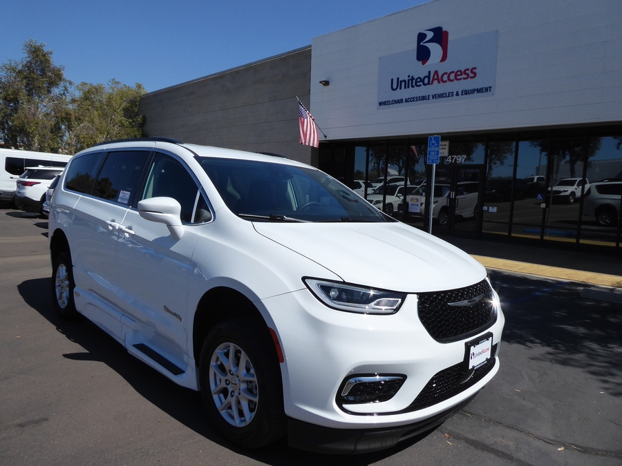 Used 2022 Chrysler Pacifica Touring L - BraunAbility Side Entry Fold Out Automatic Ramp