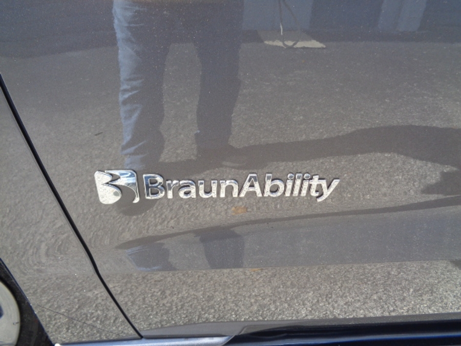 Used 2024 Toyota Sienna Hybrid LE Base - BraunAbility Side Entry Entry Fold Out Automatic Ramp