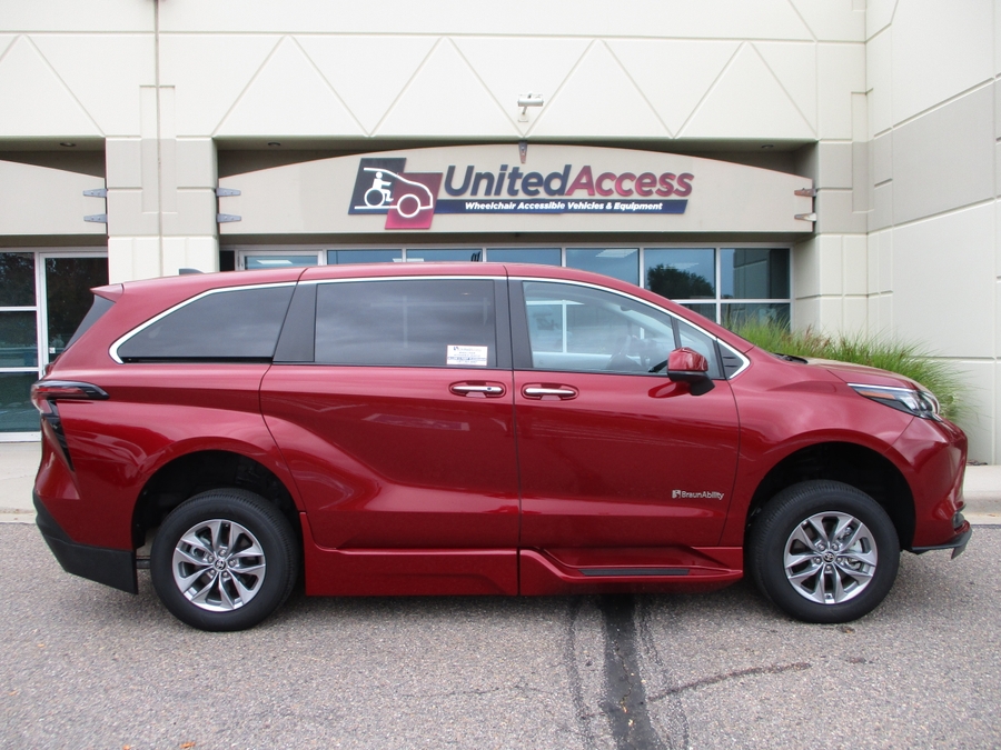 Used 2025 Toyota Sienna Hybrid XLE - BraunAbility Side Entry Entry In Floor Automatic Ramp