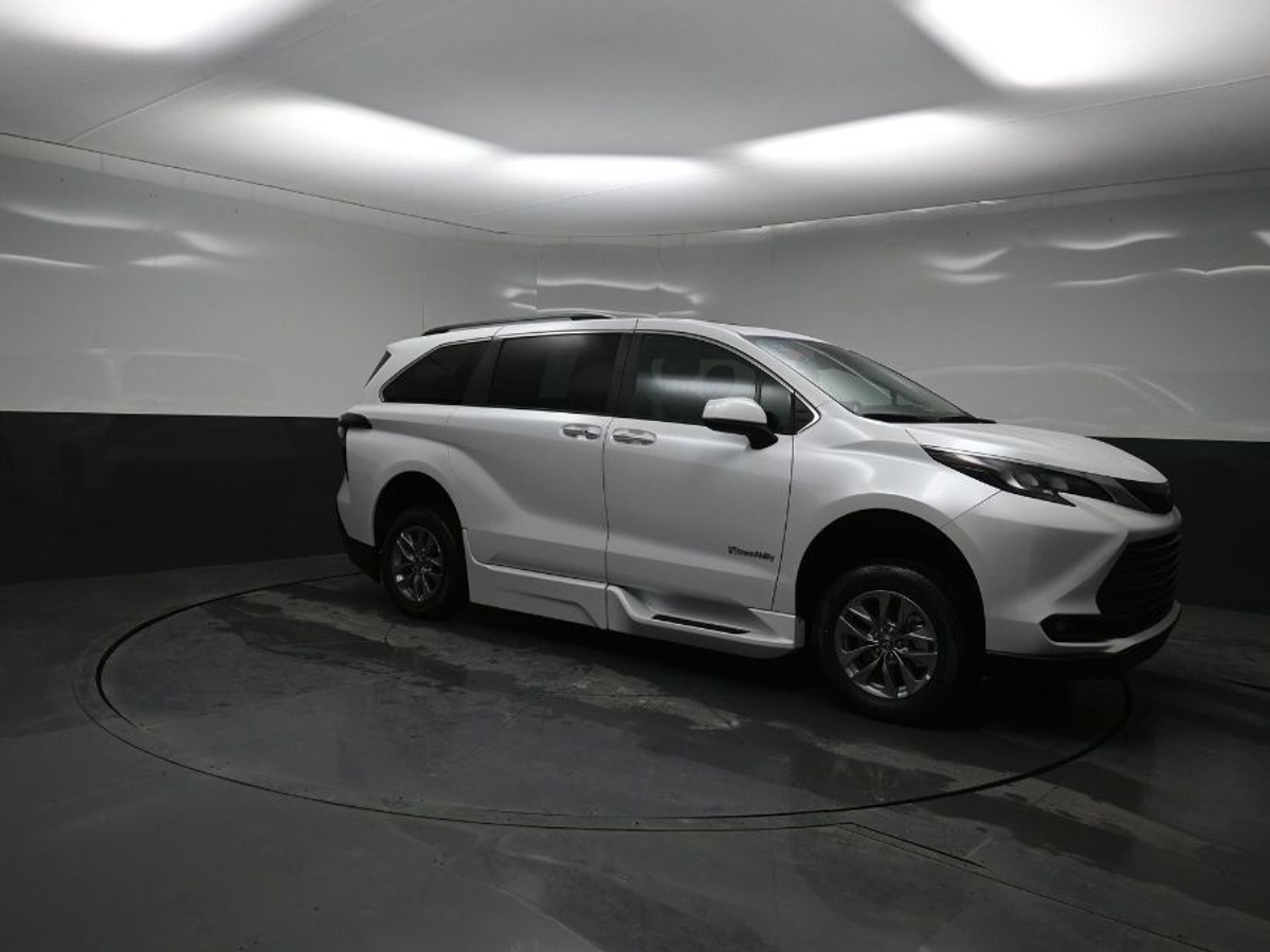 2025 TOYOTA SIENNA - Image 18