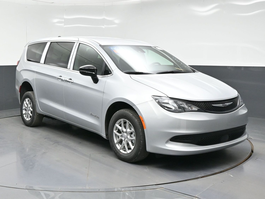 2026 Chrysler Voyager's photo
