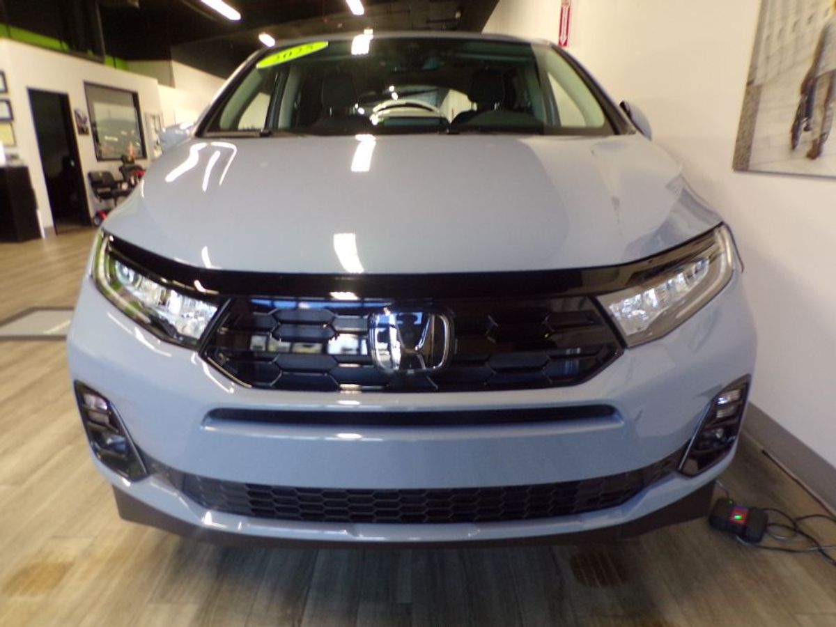 Grey Honda Odyssey image number 18