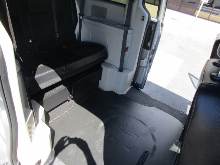 Used 2019 Dodge Grand Caravan SXT - Revability Side Entry Entry Fold Out Automatic Ramp