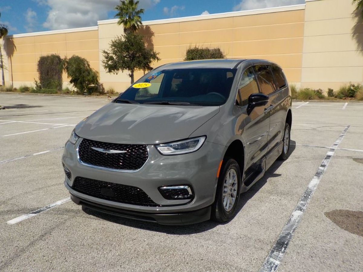 2025 CHRYSLER PACIFICA - Image 28