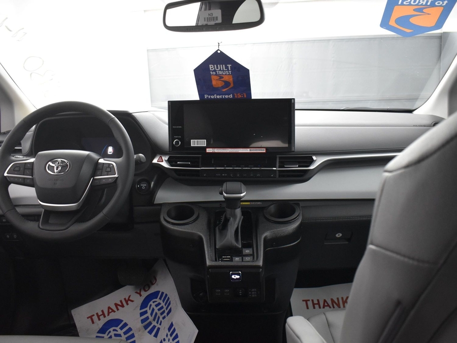 New 2025 Toyota Sienna Hybrid XLE Base - BraunAbility Side Entry Entry In Floor Automatic Ramp