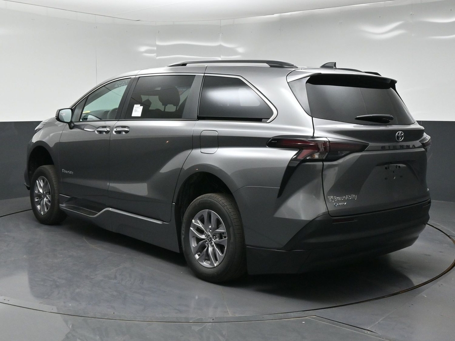 New 2026 Toyota Sienna Hybrid XLE Base - BraunAbility Side Entry Fold Out Automatic Ramp