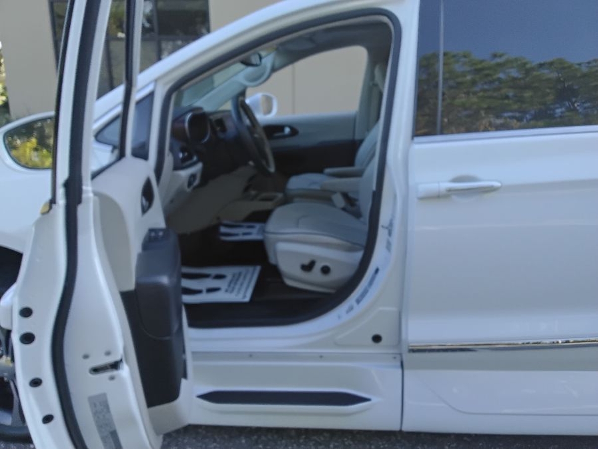 2017 CHRYSLER PACIFICA - Image 15