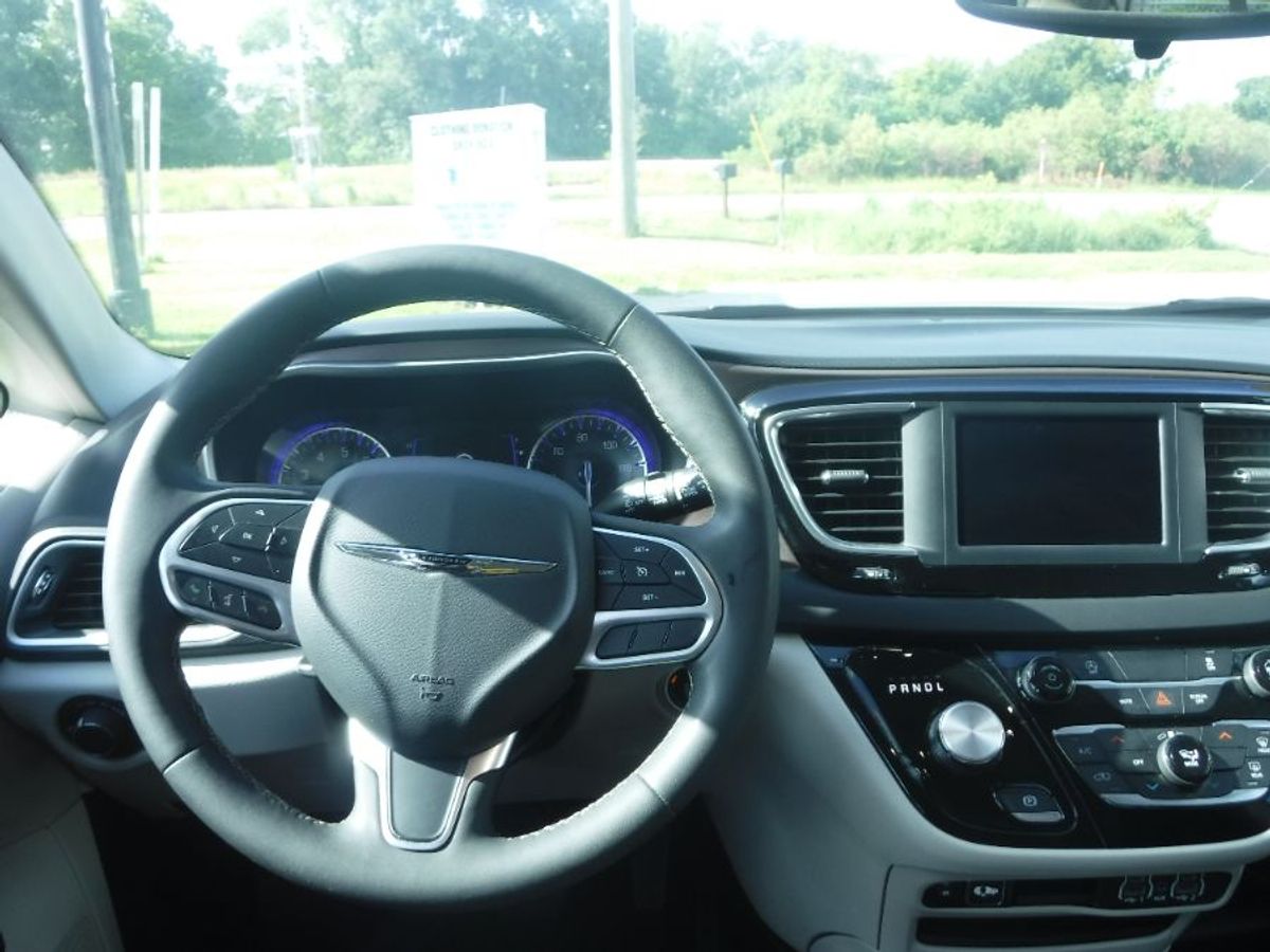 2023 CHRYSLER VOYAGER - Image 10