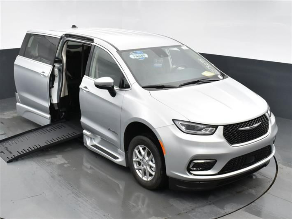 2023 CHRYSLER PACIFICA - Image 21