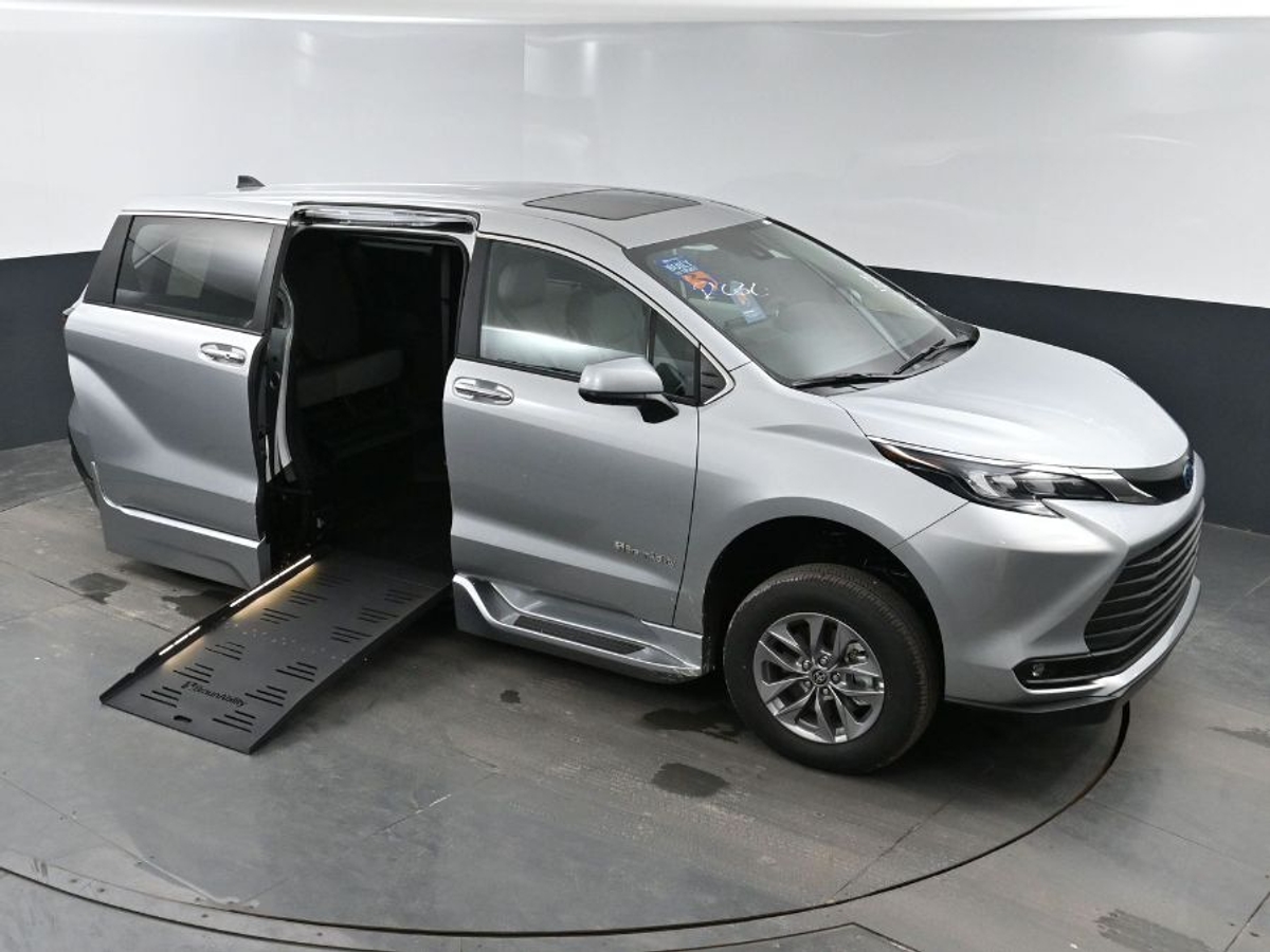 2025 TOYOTA SIENNA - Image 23