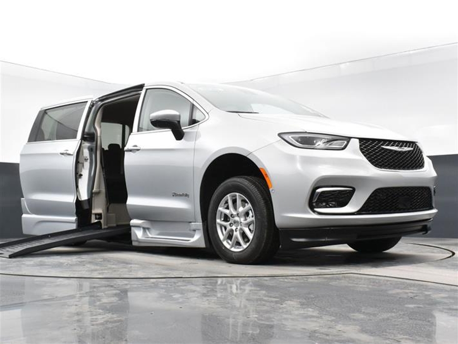 Used 2024 Chrysler Voyager LX - BraunAbility Side Entry Entry Fold Out Automatic Ramp