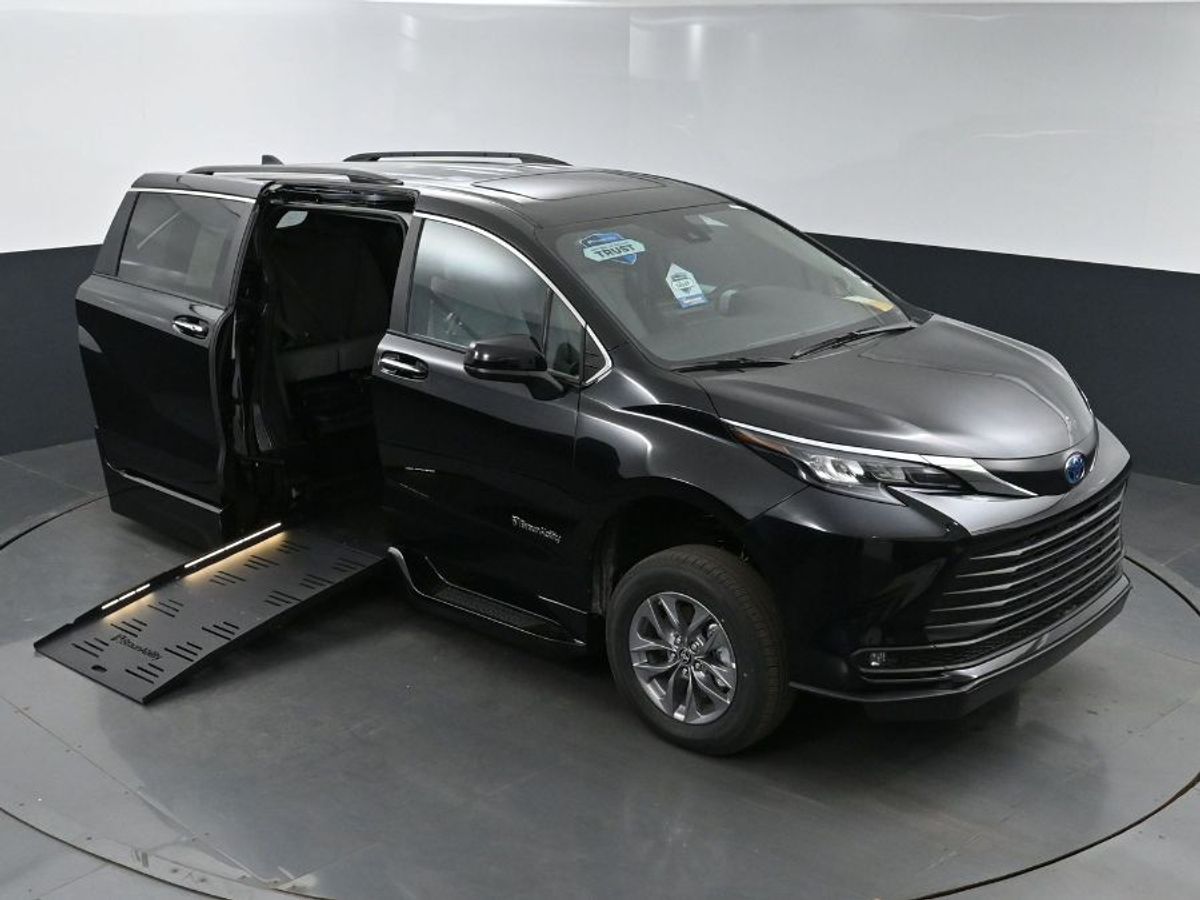 2025 TOYOTA SIENNA - Image 22