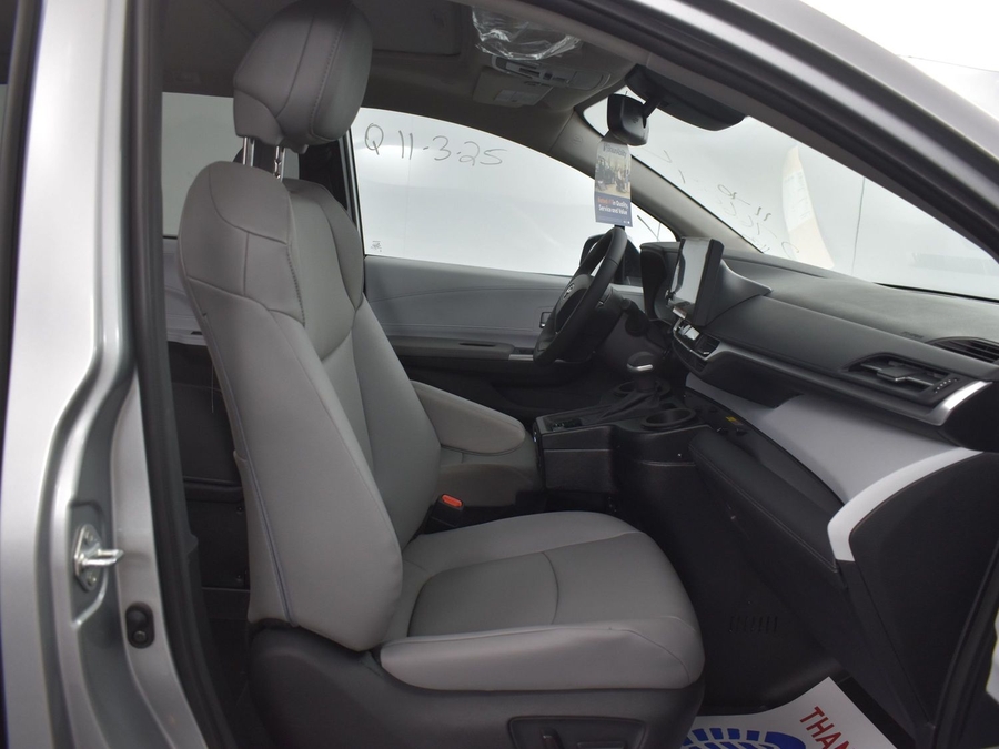 New 2025 Toyota Sienna Hybrid XLE Base - BraunAbility Side Entry Entry Fold Out Automatic Ramp