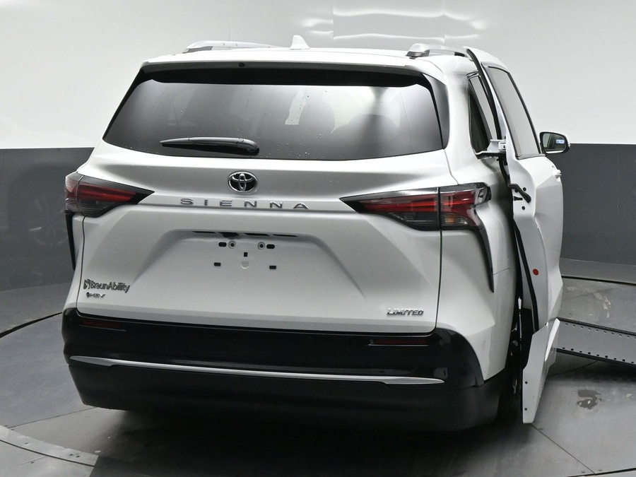 New 2026 Toyota Sienna Hybrid Limited - BraunAbility Side Entry In Floor Automatic Ramp