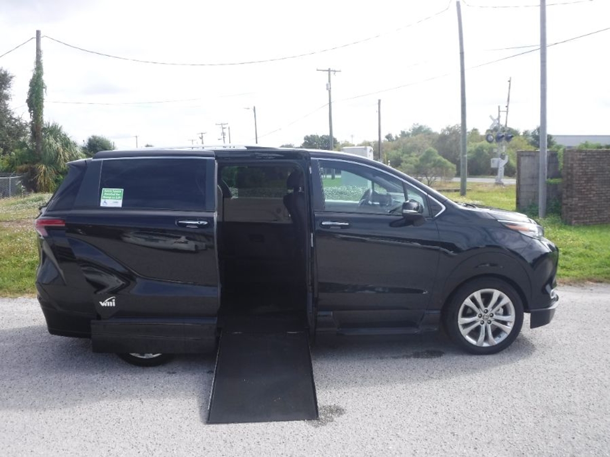 2022 TOYOTA SIENNA - Image 1