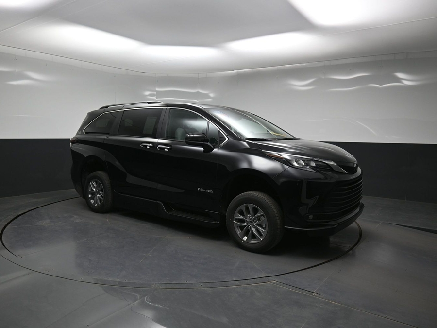 Black Toyota Sienna image number 12