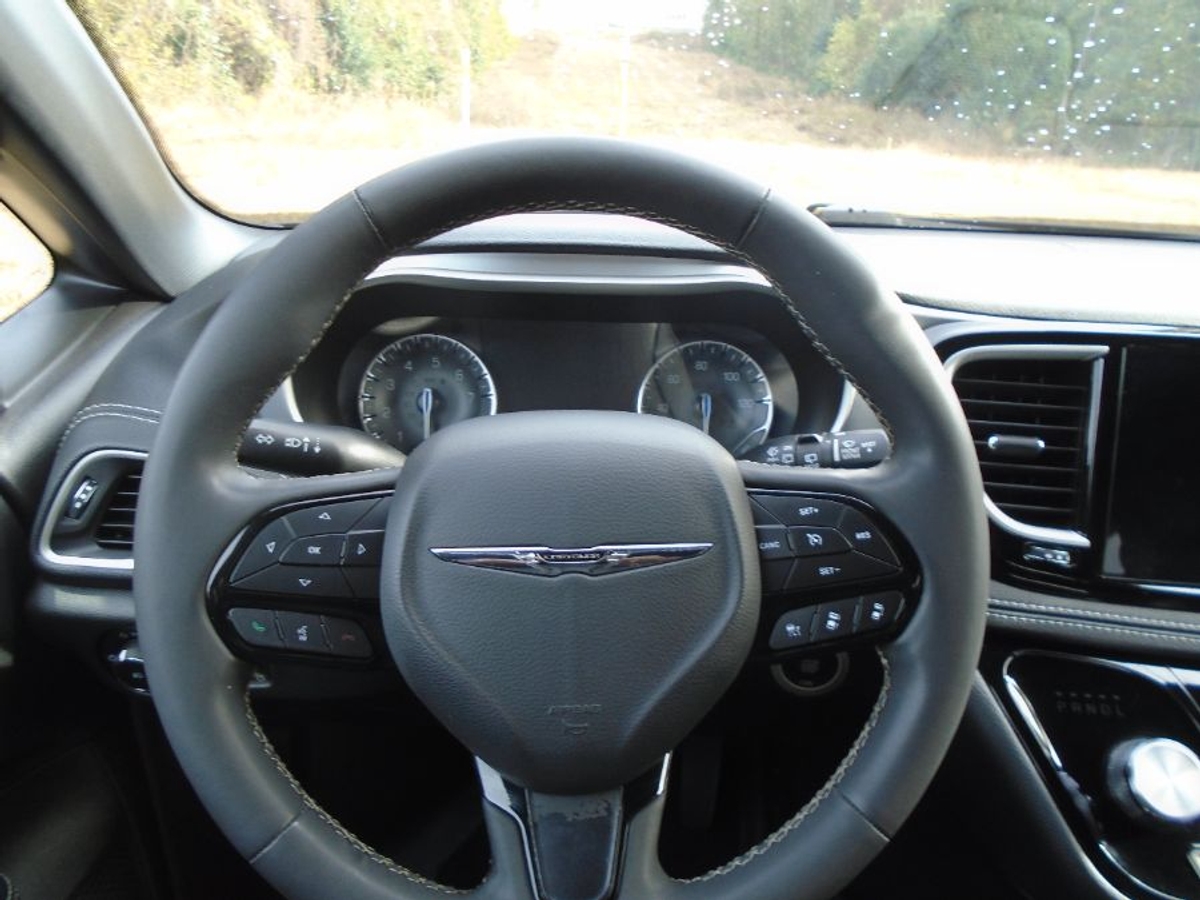 2023 CHRYSLER PACIFICA - Image 3