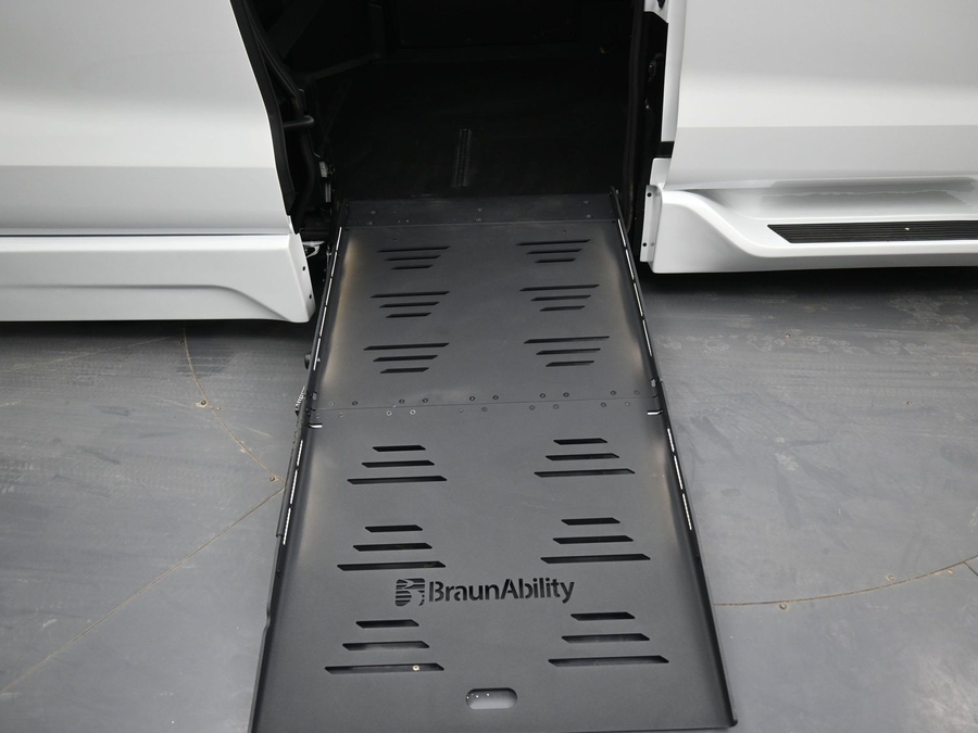 New 2026 Toyota Sienna Hybrid XLE Plus - BraunAbility Side Entry Entry Fold Out Automatic Ramp