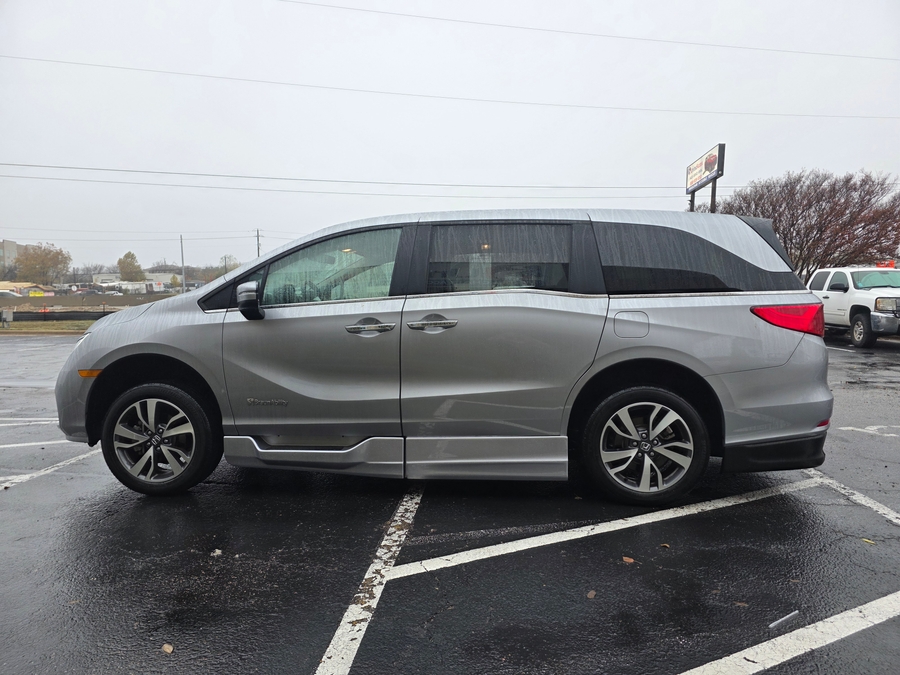 Used 2022 Honda Odyssey Touring - BraunAbility Side Entry Entry In Floor Automatic Ramp