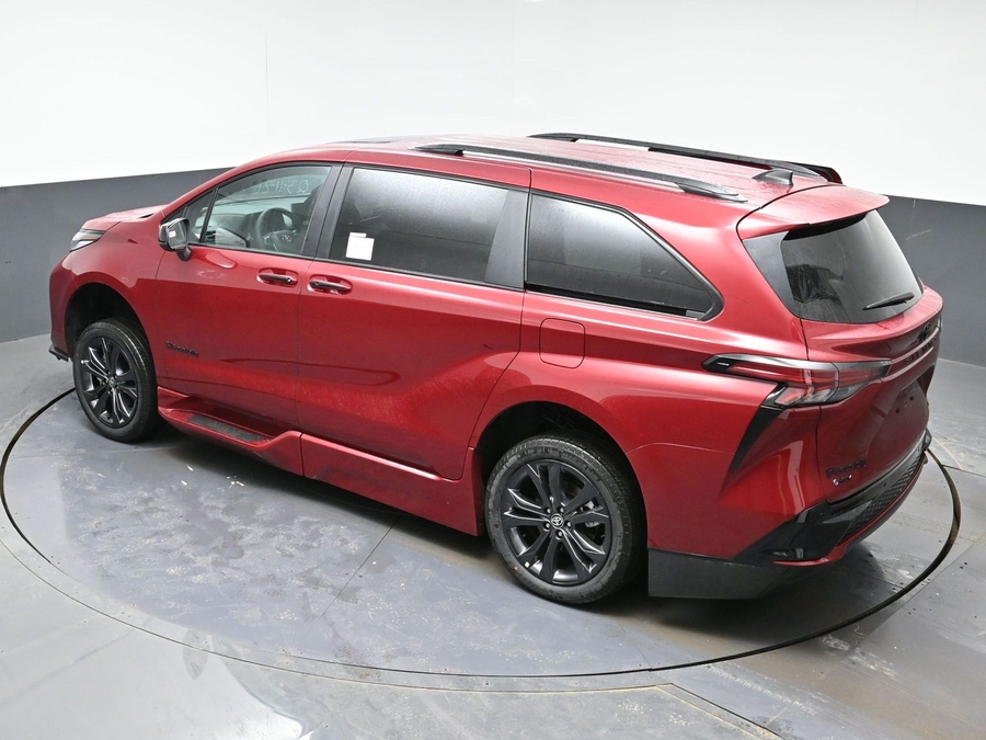 New 2026 Toyota Sienna Hybrid XSE Sport - BraunAbility Side Entry Entry Fold Out Automatic Ramp