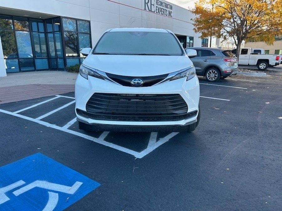 New 2025 Toyota Sienna Hybrid LE AWD - Vantage Mobility Commercial Side Entry Entry In Floor Manual Ramp