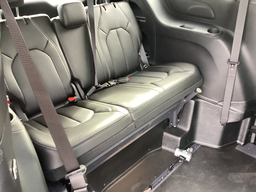 Black Chrysler Pacifica image number 7