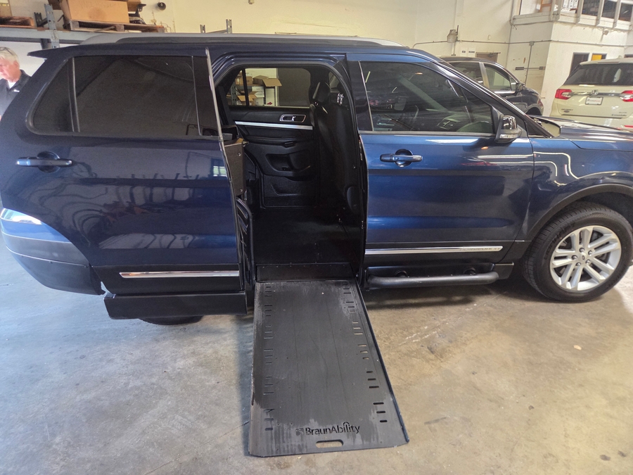 Used 2017 Ford Explorer XLT - BraunAbility Side Entry In Floor Automatic Ramp