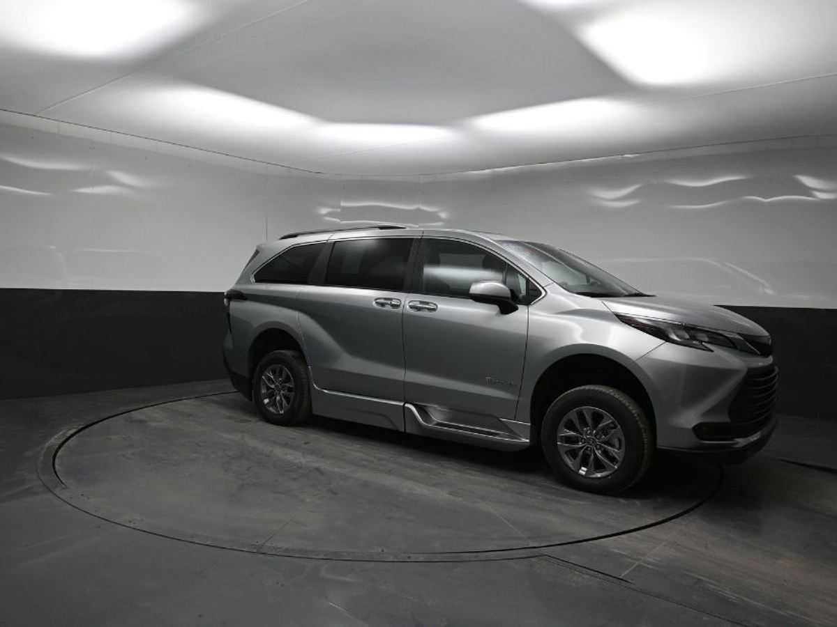 2025 TOYOTA SIENNA - Image 10