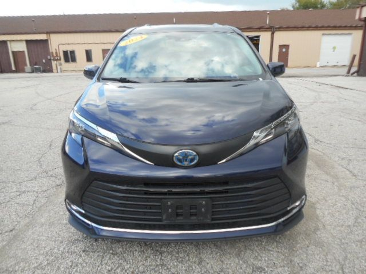 2024 TOYOTA SIENNA - Image 2