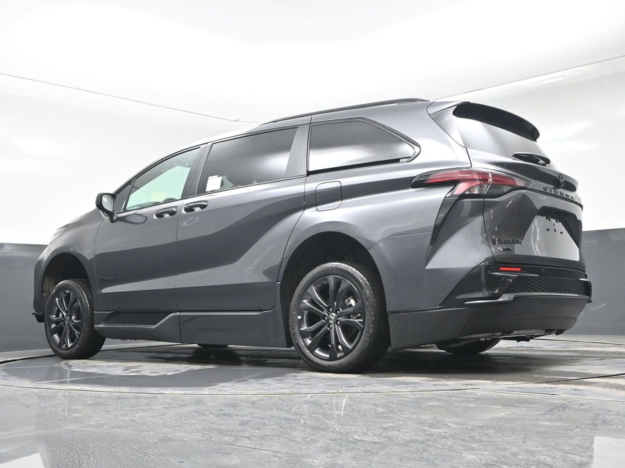 New 2025 Toyota Sienna Hybrid XSE Sport - BraunAbility Side Entry Entry Fold Out Automatic Ramp