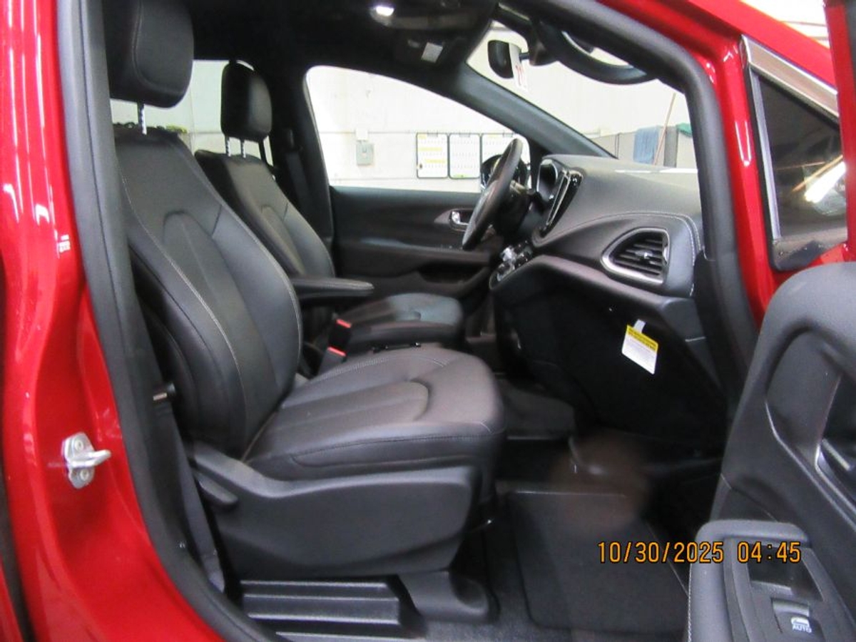 2025 CHRYSLER PACIFICA - Image 19