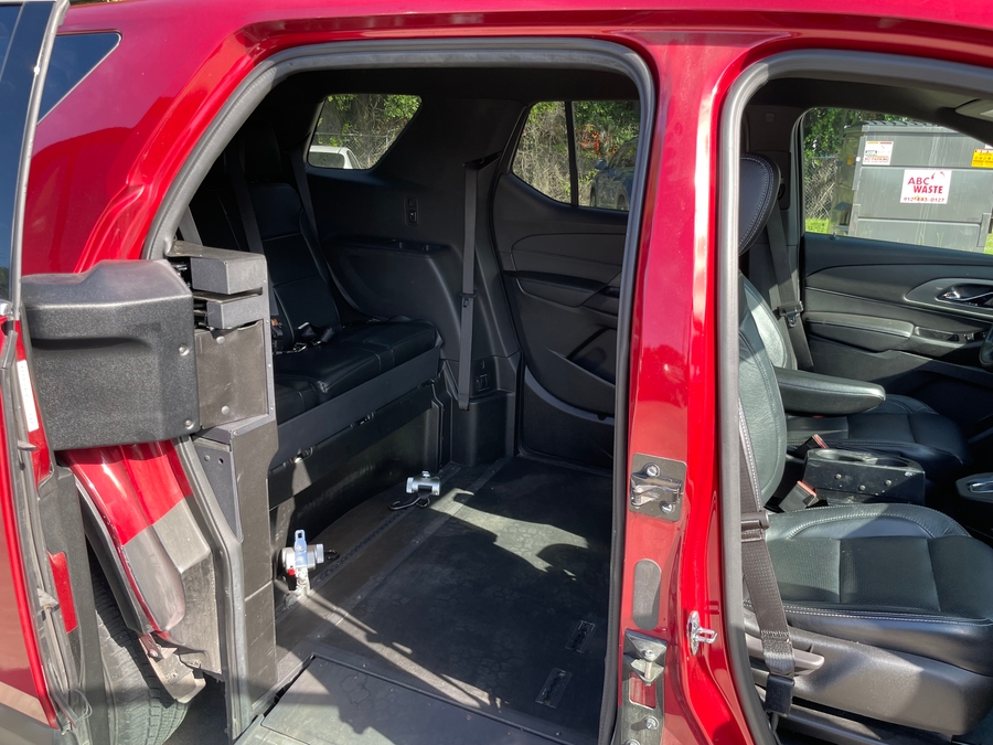 Red Chevrolet Traverse image number 11