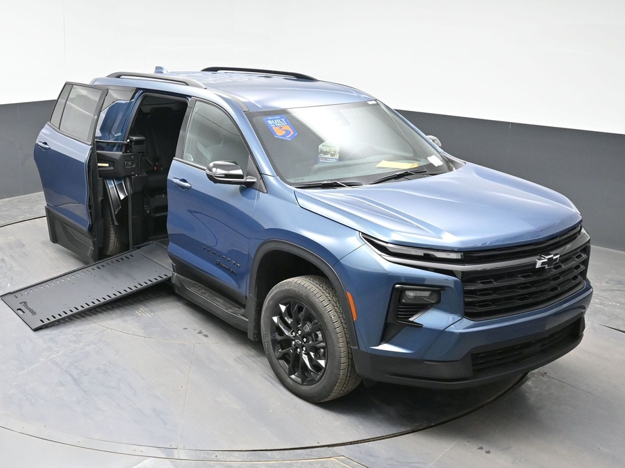 New 2025 Chevrolet Traverse 1LT Midnight - BraunAbility Side Entry Entry In Floor Automatic Ramp