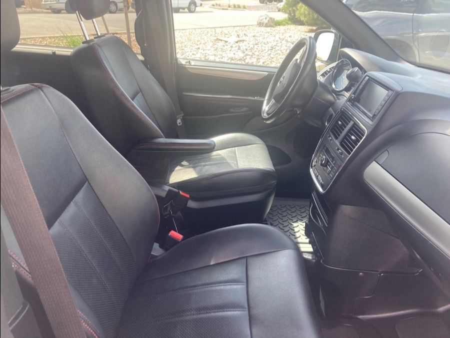 Used 2019 Dodge Grand Caravan GT - BraunAbility Side Entry Entry Fold Out Automatic Ramp