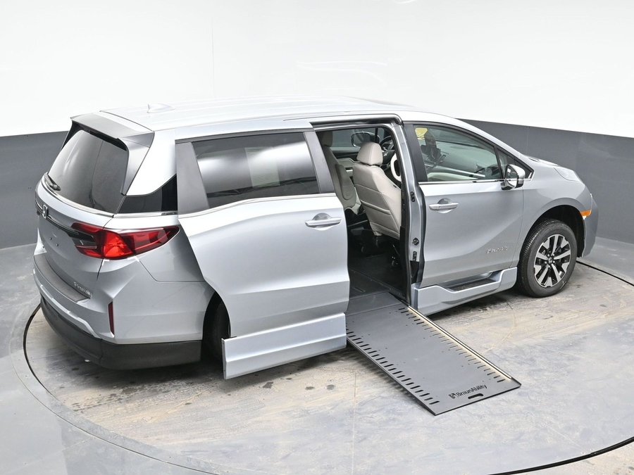 New 2026 Honda Odyssey EX-L - BraunAbility Side Entry Entry In Floor Automatic Ramp
